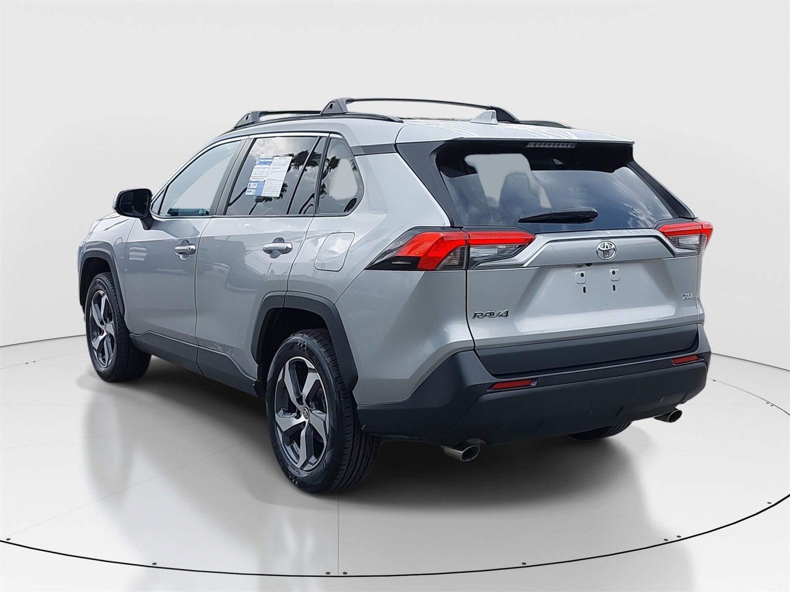 Used 2021 Toyota RAV4 XLE Premium image 7