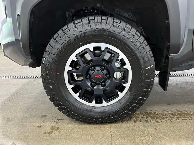Certified 2024 Toyota Tacoma TRD Off-Road AWD/4WD image 22