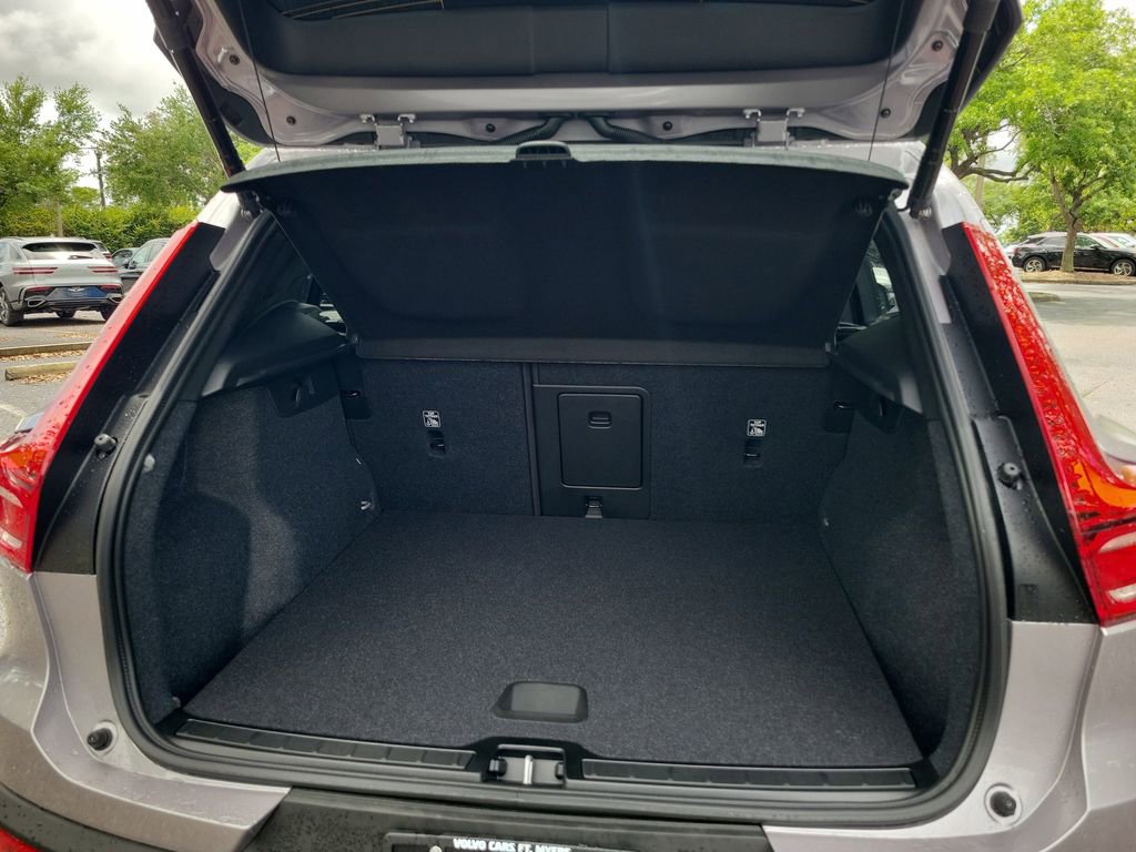 New 2026 Volvo XC40 B5 Core w/ Climate Package AWD/4WD image 4