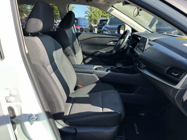Used 2024 Nissan Rogue SV FWD image 11