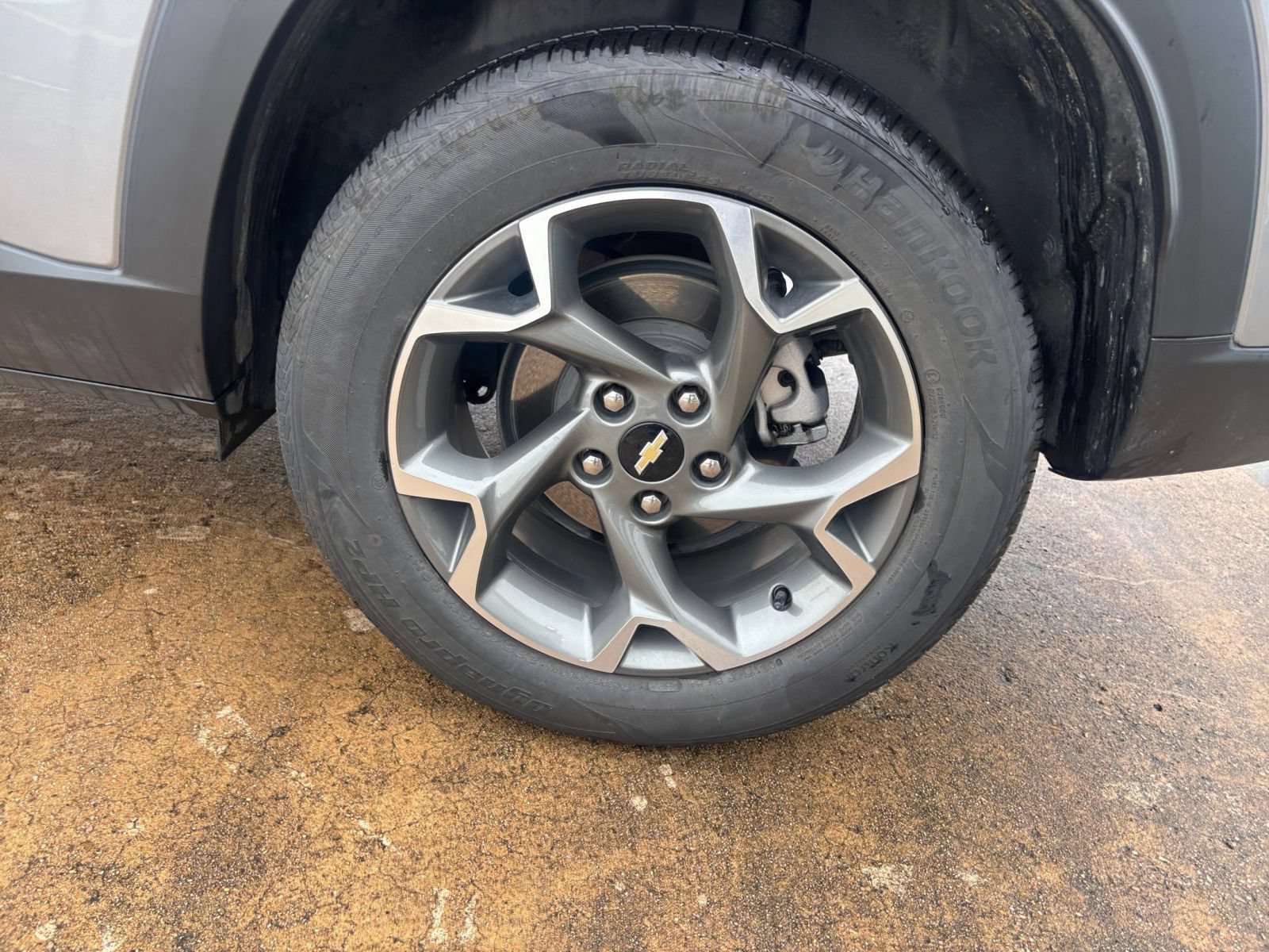 Used 2025 Chevrolet Trax LT FWD image 24