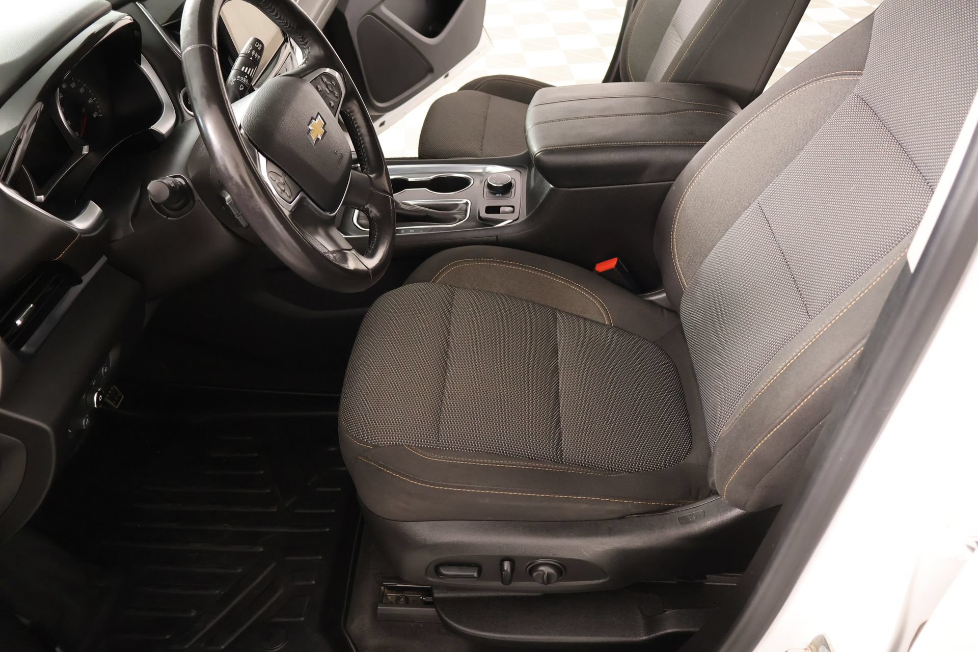 Used 2018 Chevrolet Traverse LT AWD/4WD image 11