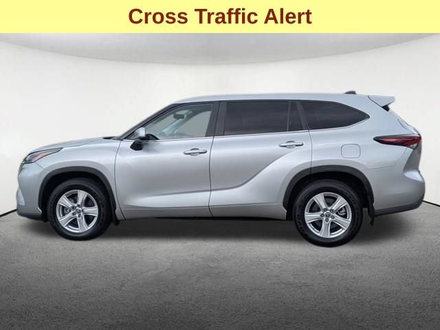 Certified 2024 Toyota Highlander LE AWD/4WD image 10