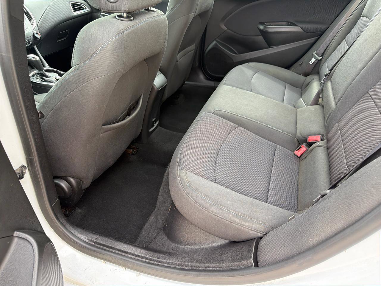Used 2017 Chevrolet Cruze LT FWD image 19