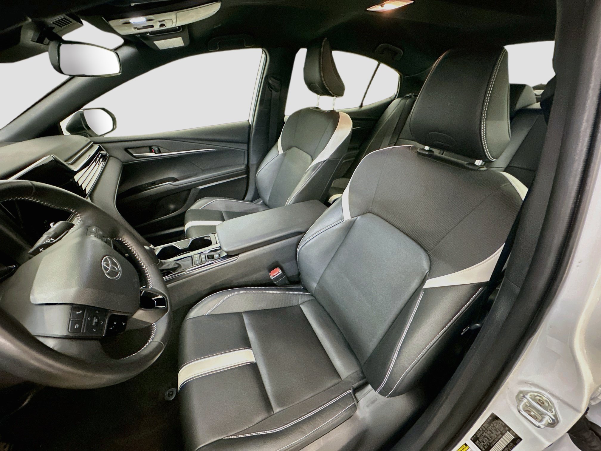 Used 2025 Toyota Camry SE FWD image 13