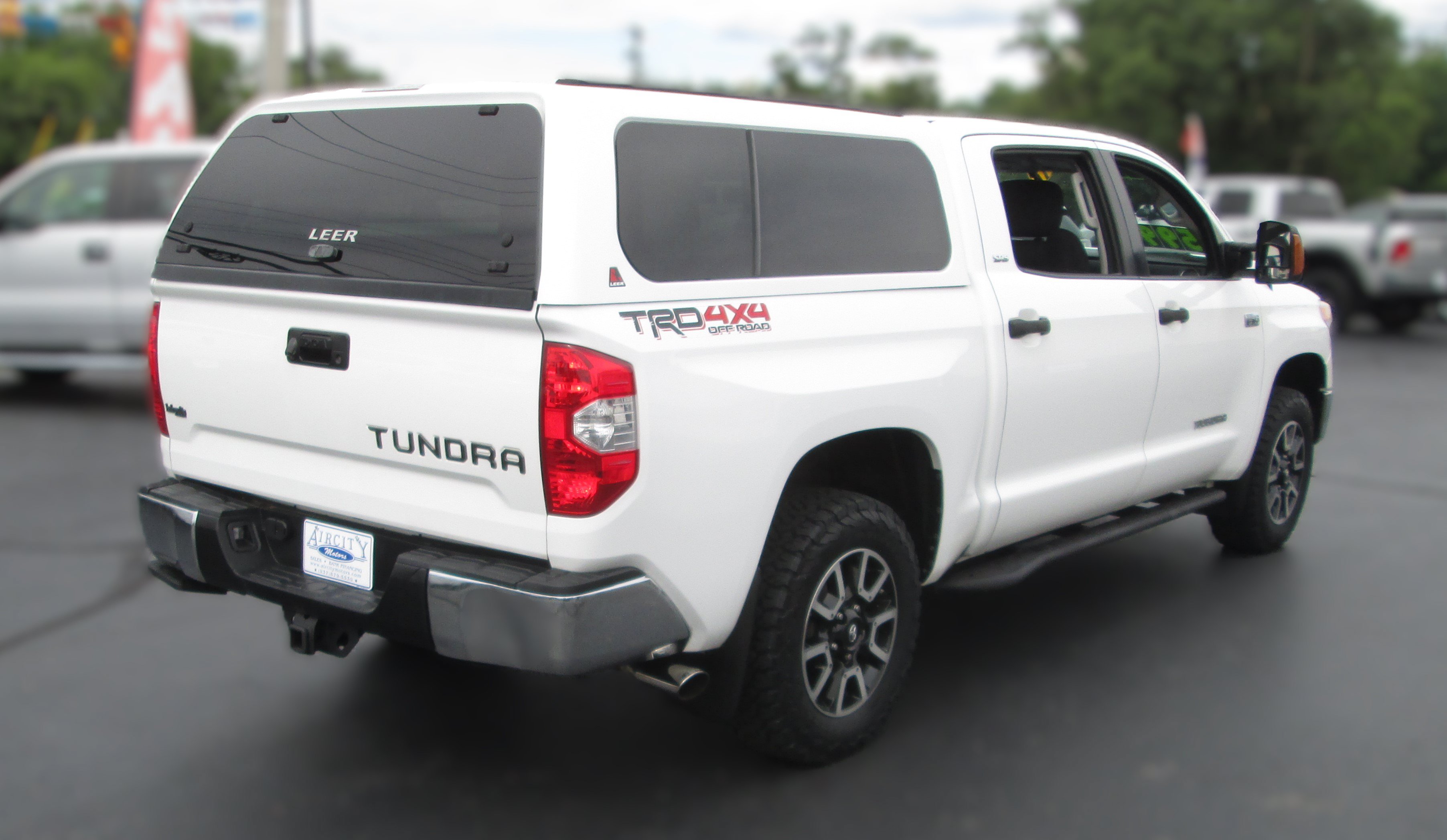 Used 2015 Toyota Tundra SR5 w/ TRD Off Road Package AWD/4WD image 3