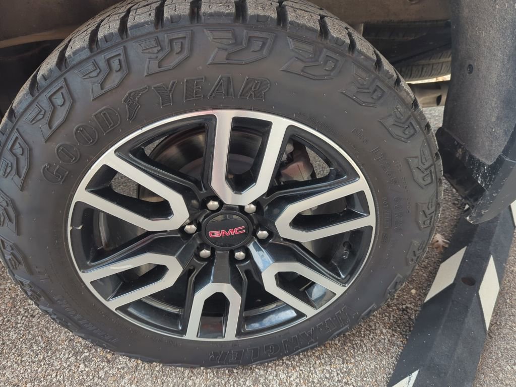 Used 2024 GMC Sierra 1500 AT4 w/ Technology Package image 11