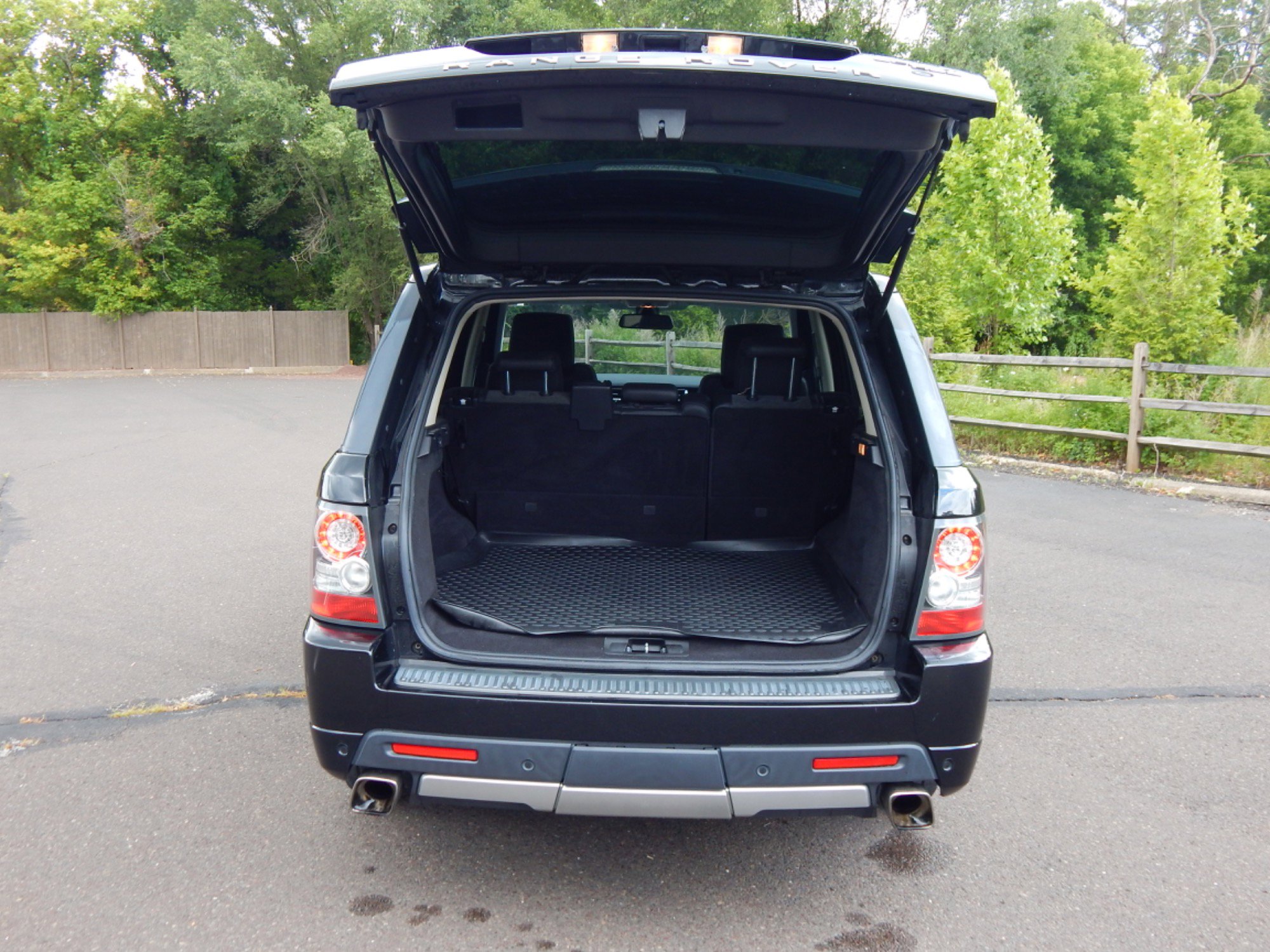 Used 2011 Land Rover Range Rover Sport HSE AWD/4WD image 19