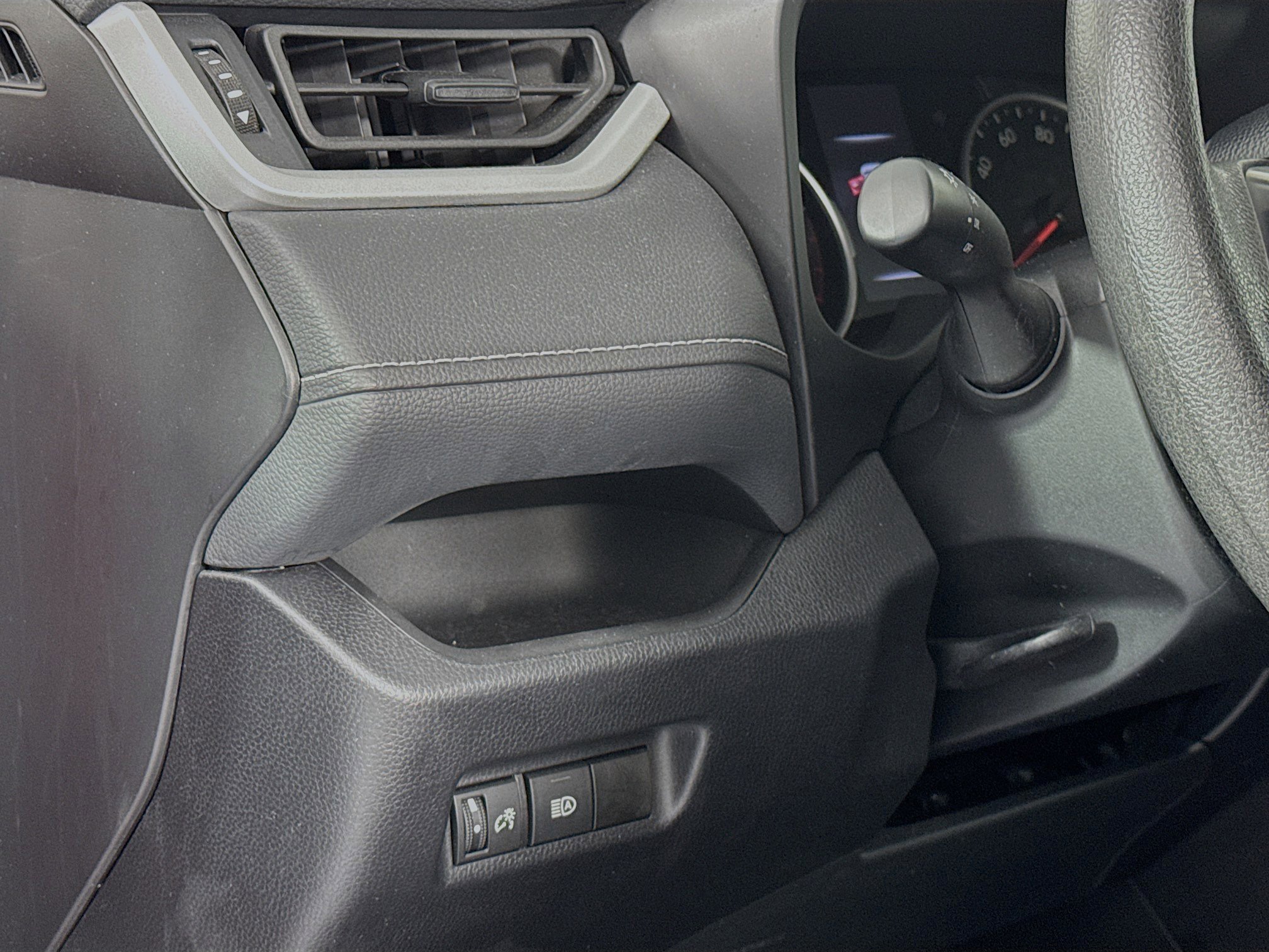 Used 2021 Toyota RAV4 LE image 10