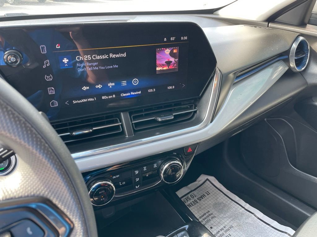 Used 2025 Chevrolet Trax LT FWD image 14