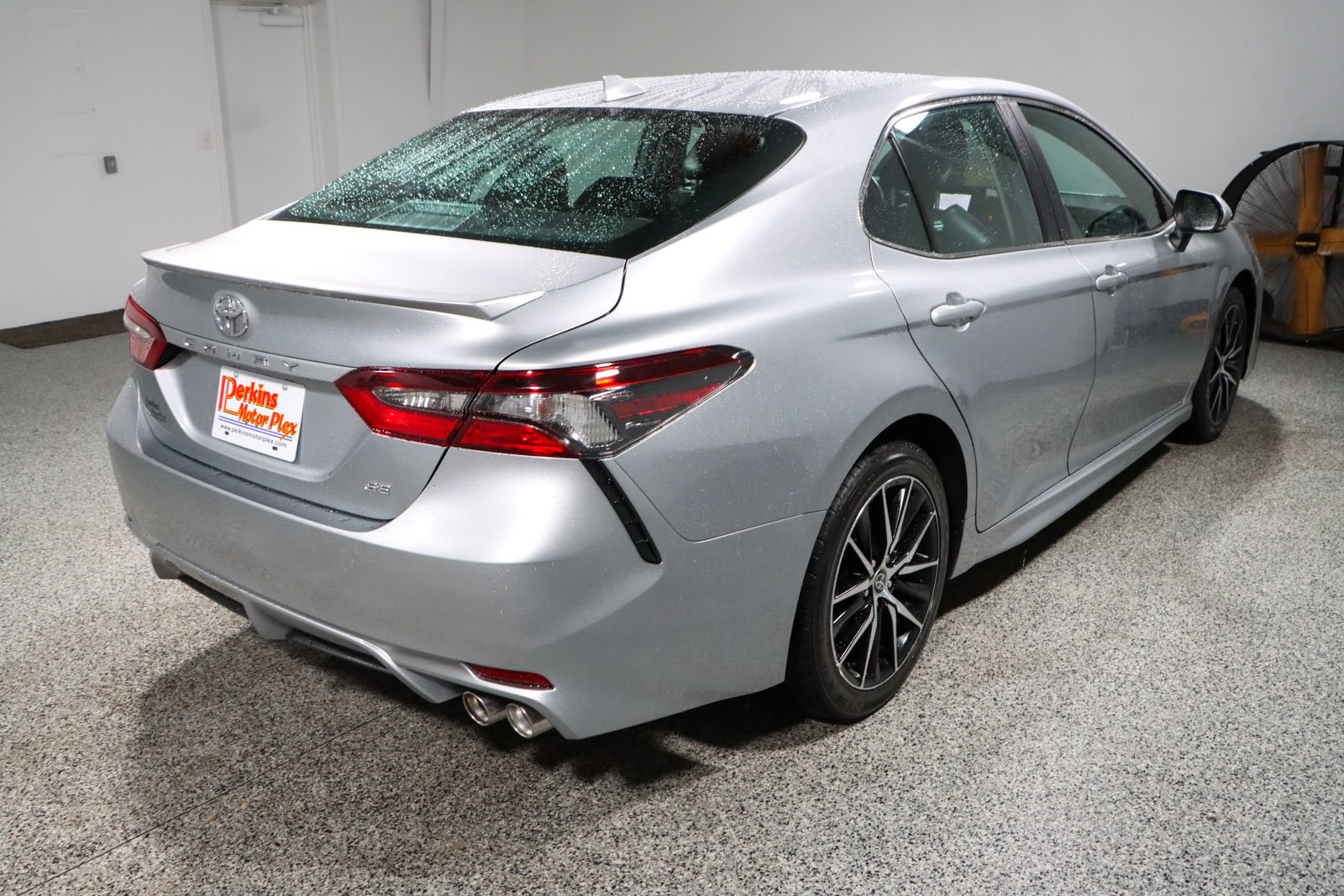 Used 2024 Toyota Camry SE FWD image 7