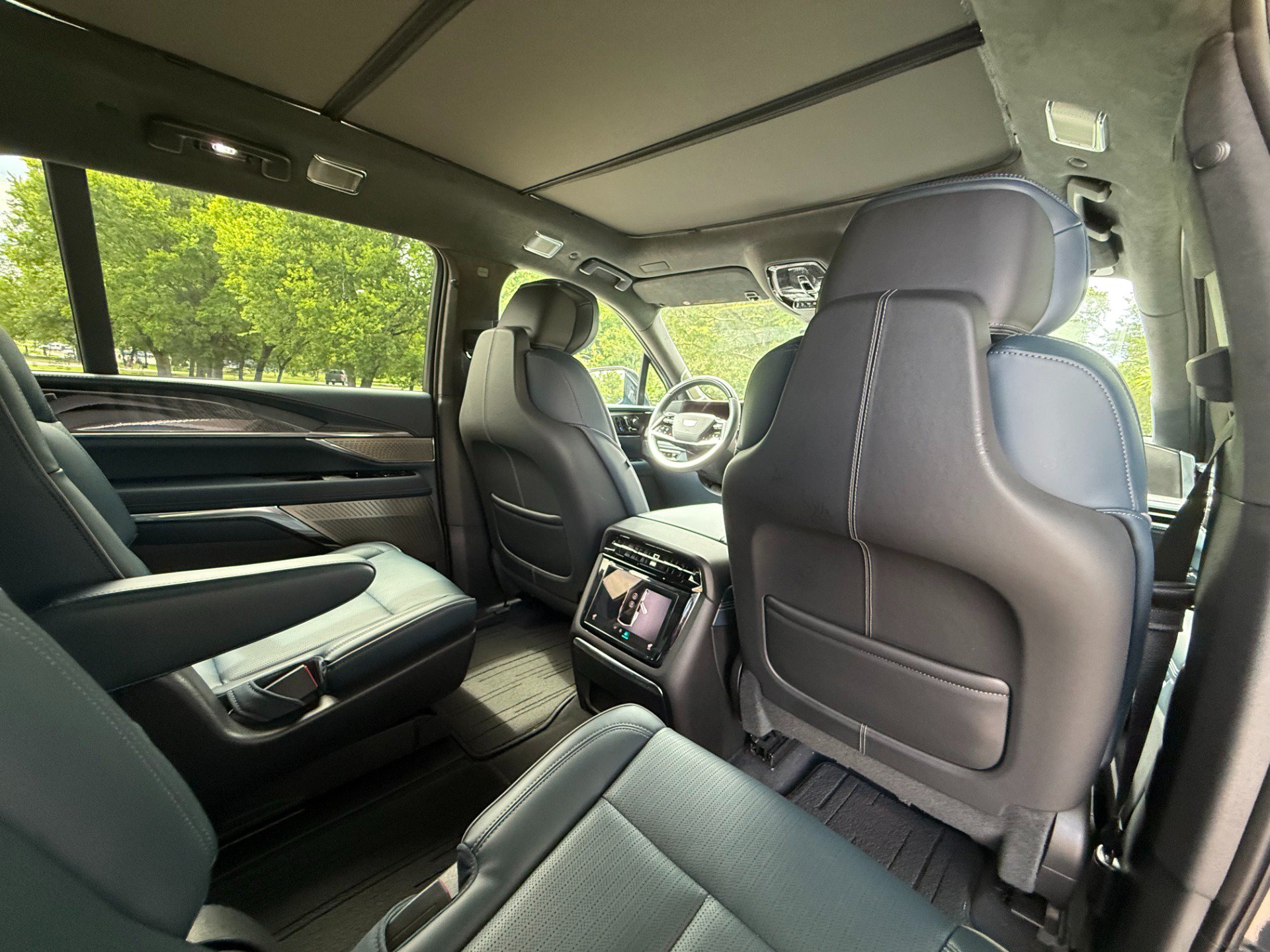 Used 2025 Cadillac Escalade IQ Luxury 2 w/ LPO, Premium Carpet Package AWD/4WD image 21