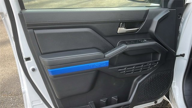 Used 2024 Toyota Tacoma TRD Off-Road image 9