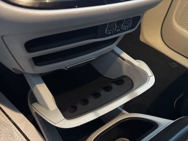 Used 2023 Chrysler Pacifica Touring-L image 24