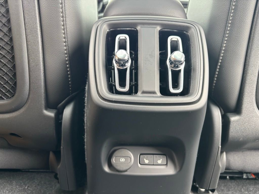 Certified 2026 Volvo XC40 B5 Plus w/ Protection Package Premier image 20