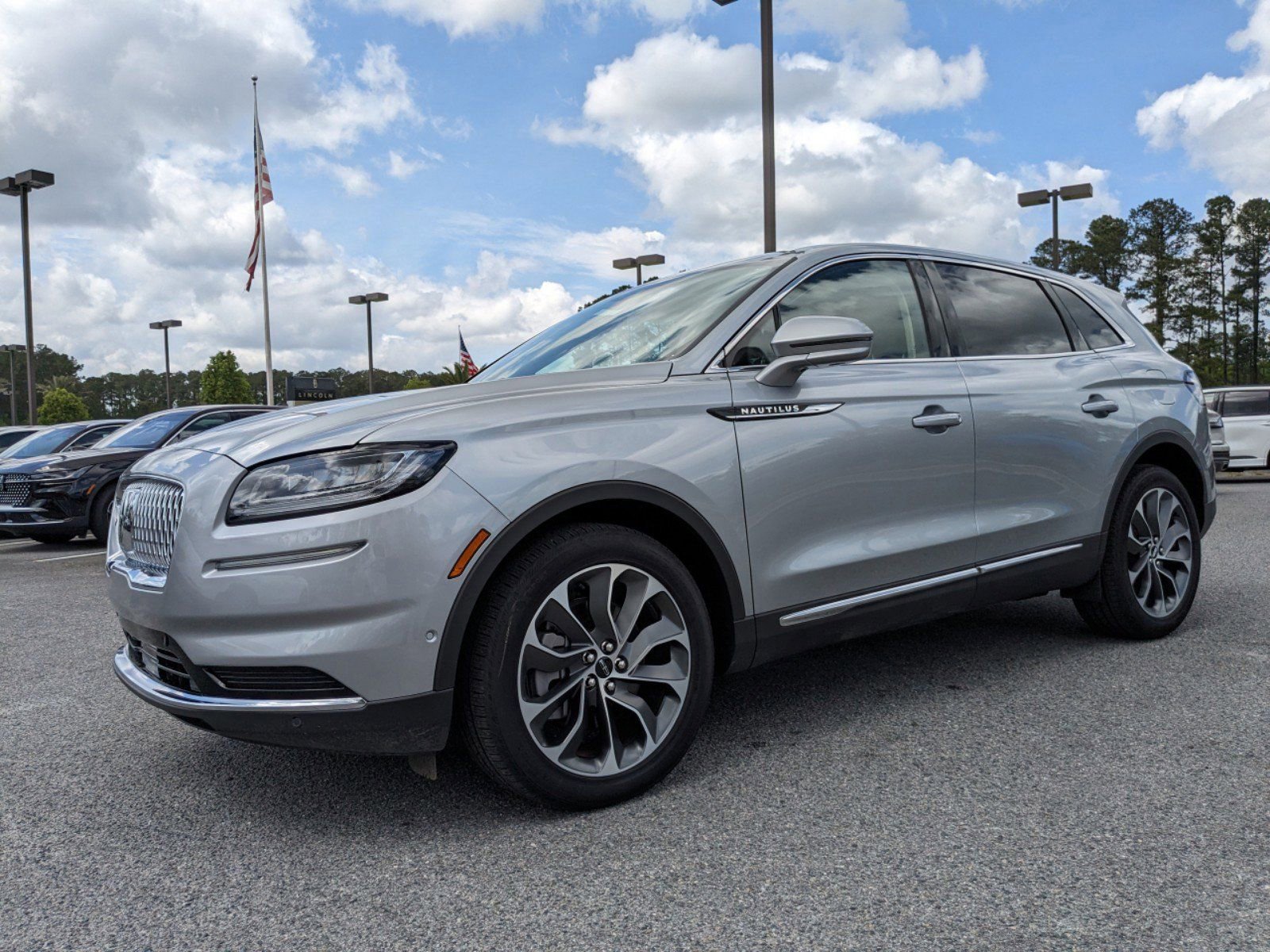 Certified 2023 Lincoln Nautilus Reserve w/ Equipment Group 201A image 11