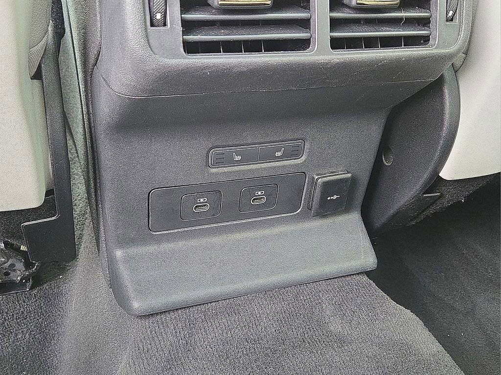 Used 2025 Land Rover Range Rover Velar Dynamic SE image 17