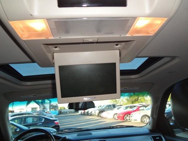 Used 2011 Cadillac Escalade Premium AWD/4WD image 18