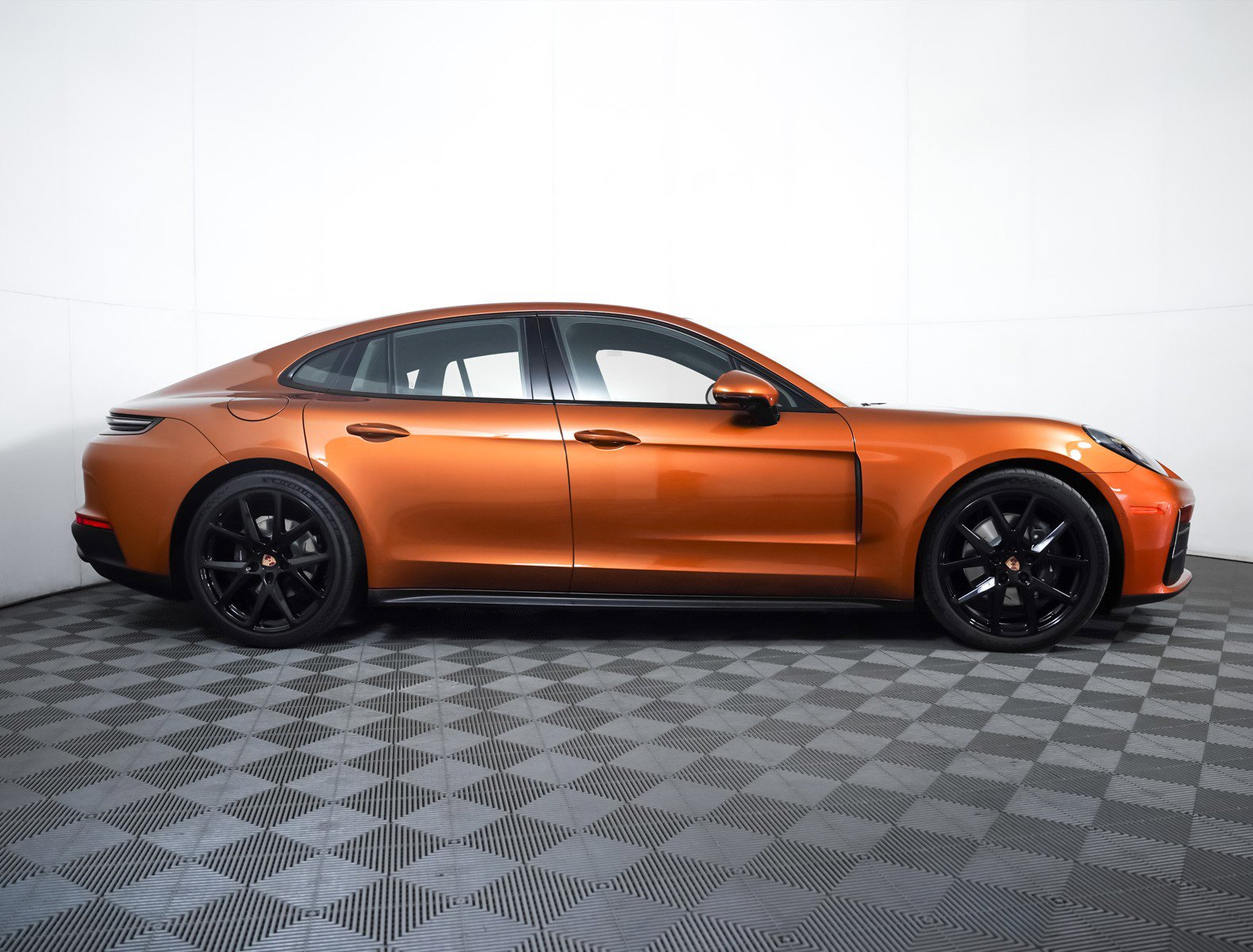 Certified 2025 Porsche Panamera image 9