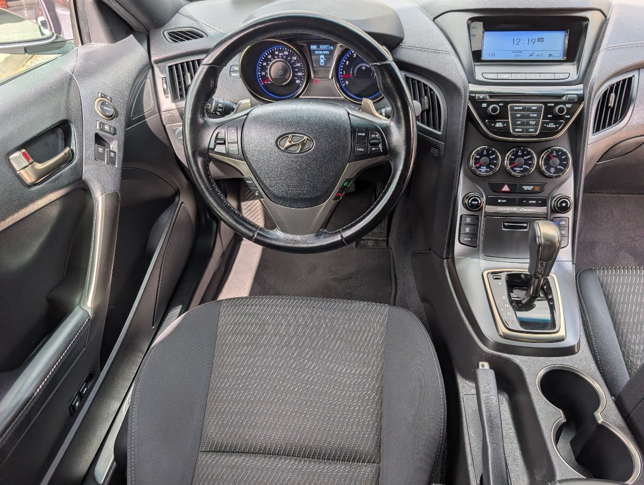 Used 2015 Hyundai Genesis 3.8 RWD image 4