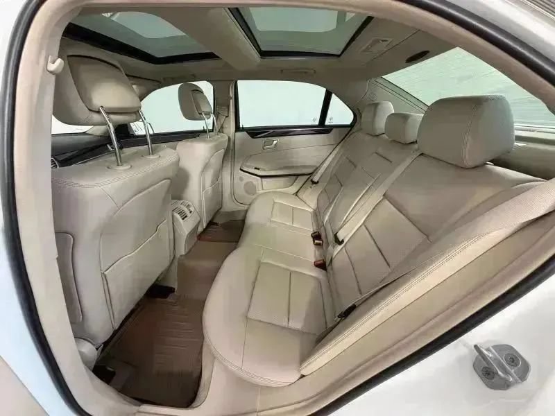 Used 2014 Mercedes-Benz E 250 BlueTEC 4MATIC Sedan image 25