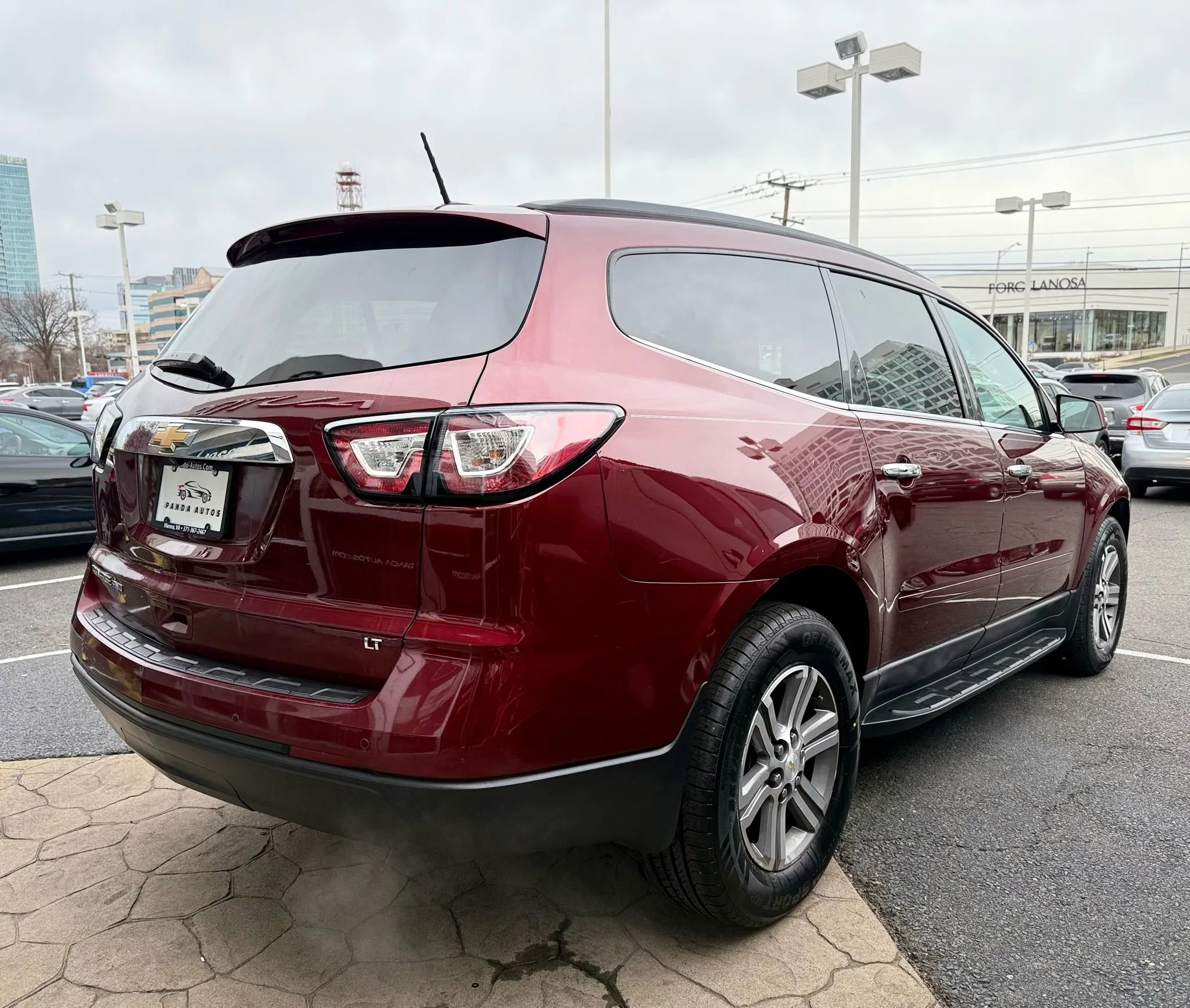Used 2017 Chevrolet Traverse LT image 7