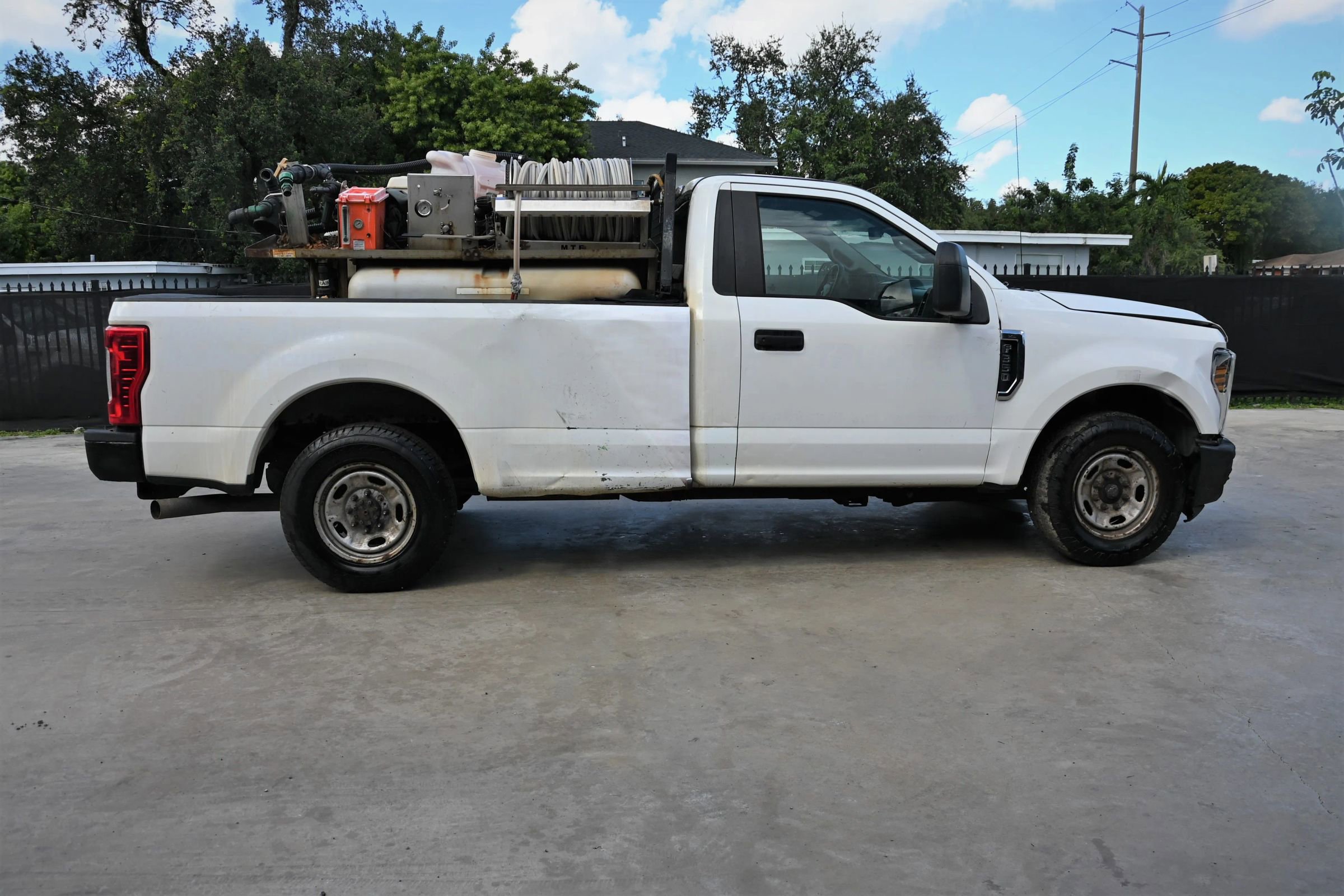 Used 2019 Ford F350 XL w/ Camper Package image 6