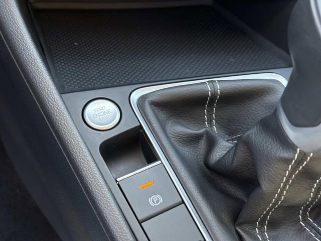 Certified 2024 Volkswagen Jetta SE w/ Panoramic Sunroof Package image 27