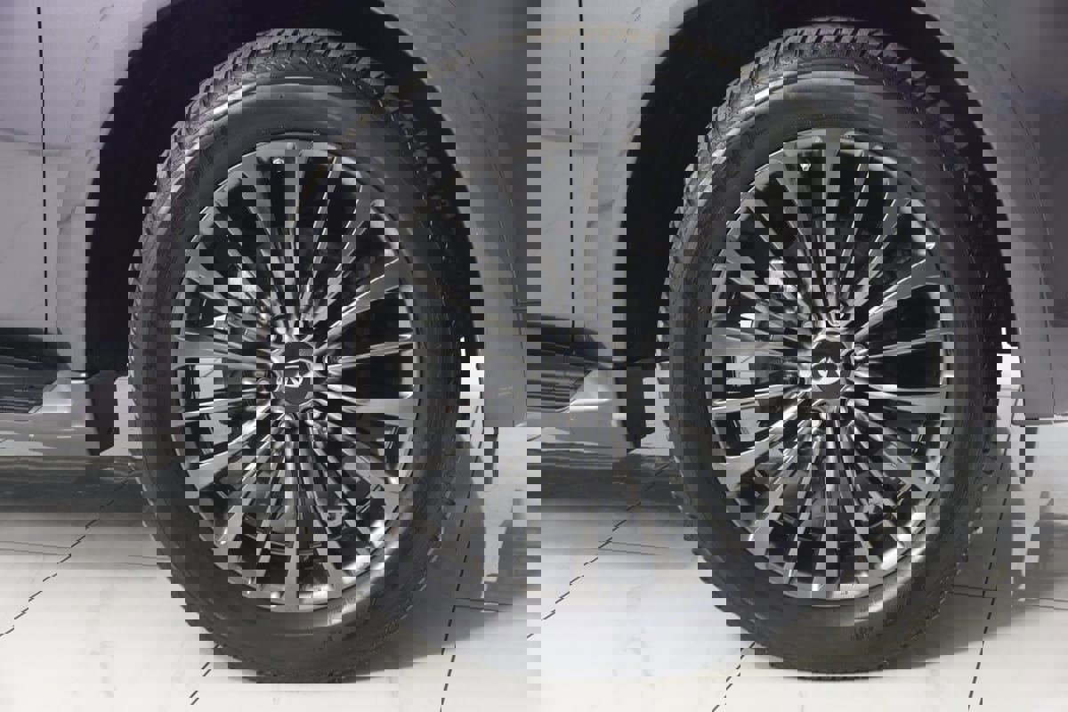 Used 2023 INFINITI QX80 Premium Select w/ All-Season Package image 16