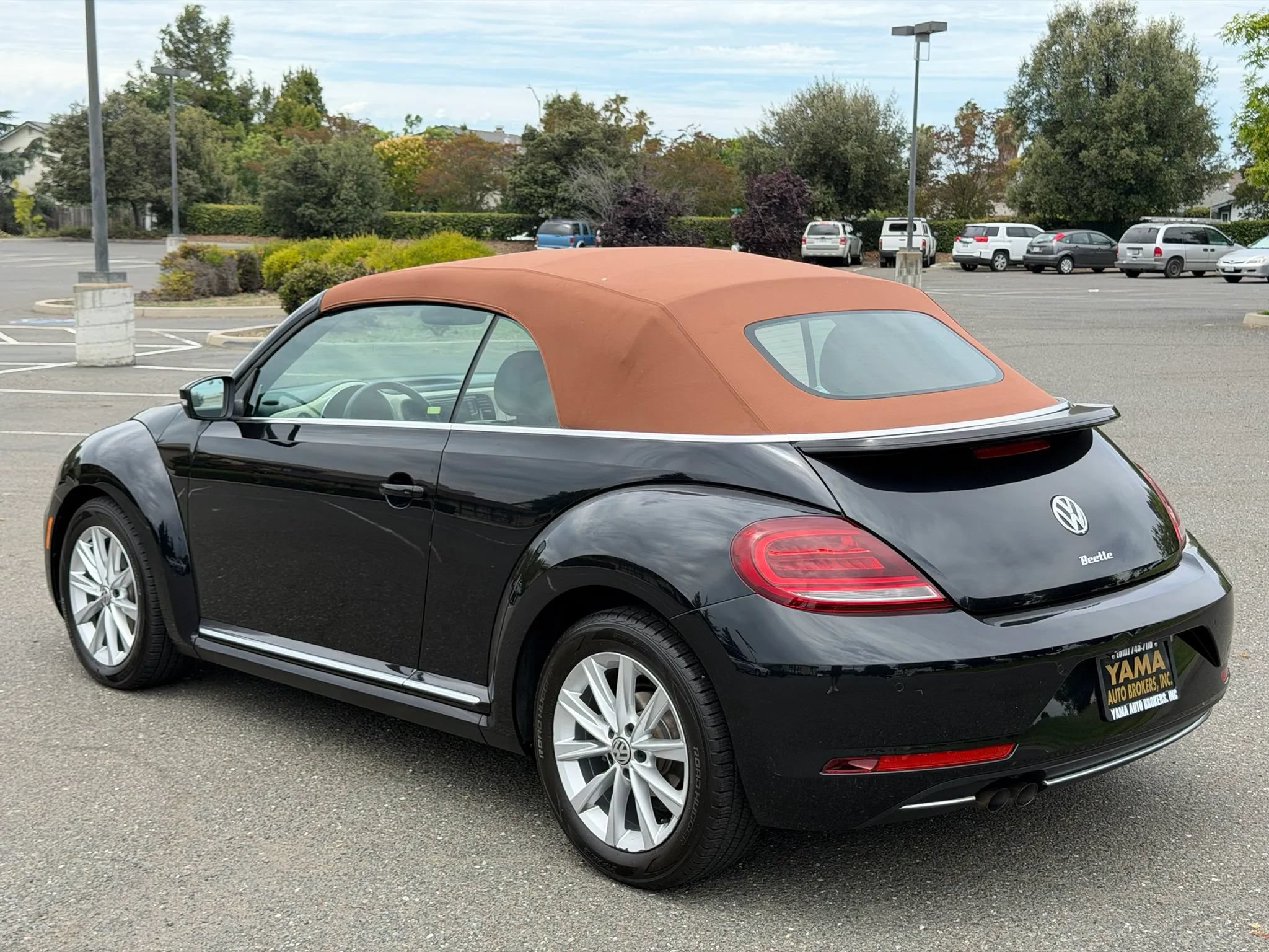 Used 2019 Volkswagen Beetle 2.0T Final Edition SEL FWD image 3