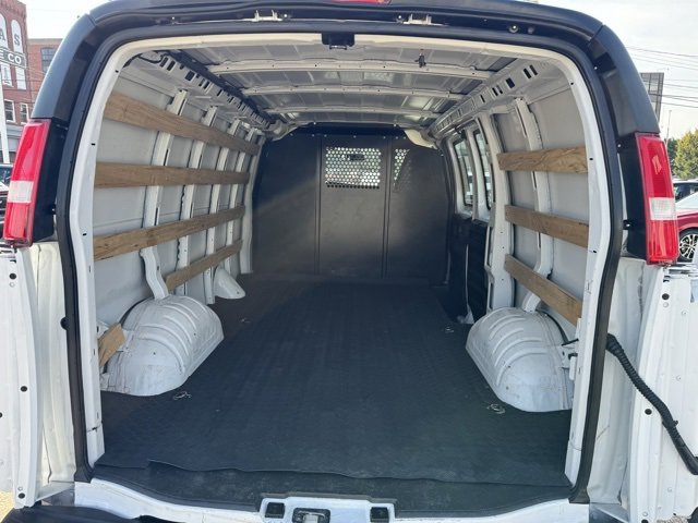 Used 2024 GMC Savana 2500 w/ Driver Convenience Package image 9