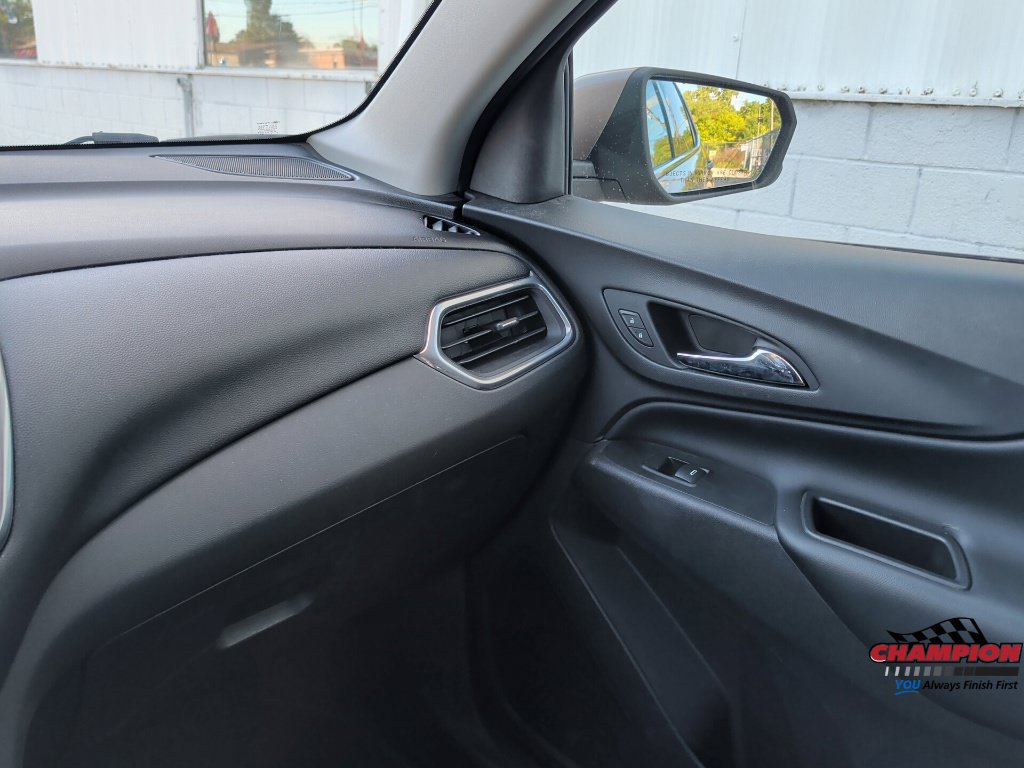 Used 2018 Chevrolet Equinox LT FWD image 17