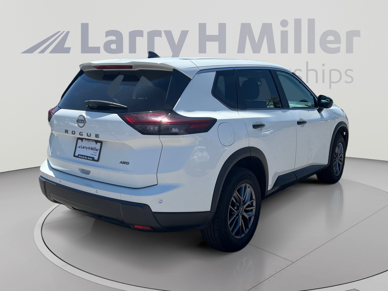 Used 2024 Nissan Rogue S AWD/4WD image 5