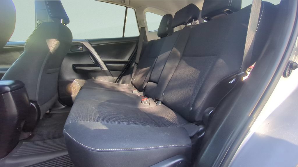 Used 2016 Toyota RAV4 XLE AWD/4WD image 10