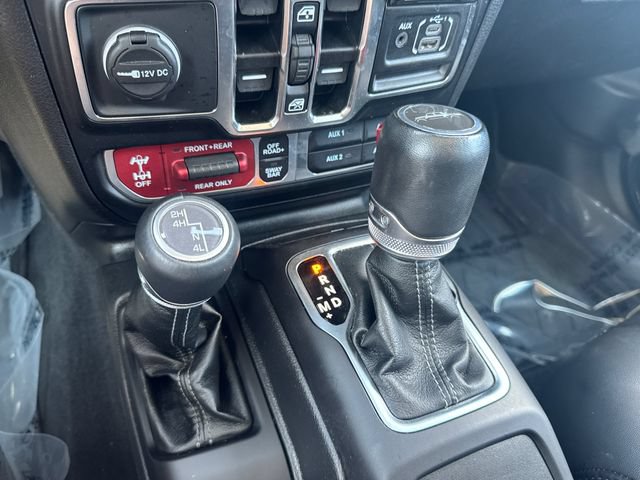Used 2025 Jeep Gladiator Rubicon w/ Convenience Group AWD/4WD image 24