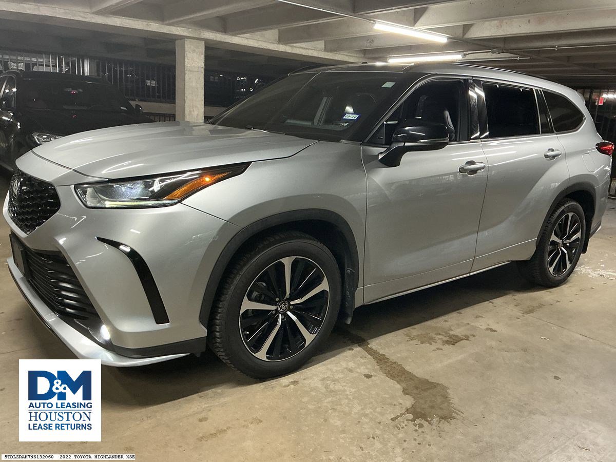 Used 2022 Toyota Highlander XSE FWD image 2