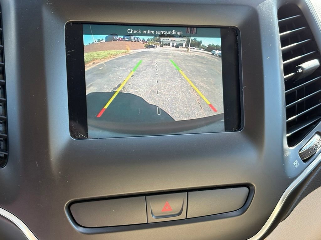 Used 2019 Jeep Cherokee Latitude w/ Popular Appearance Group AWD/4WD image 10