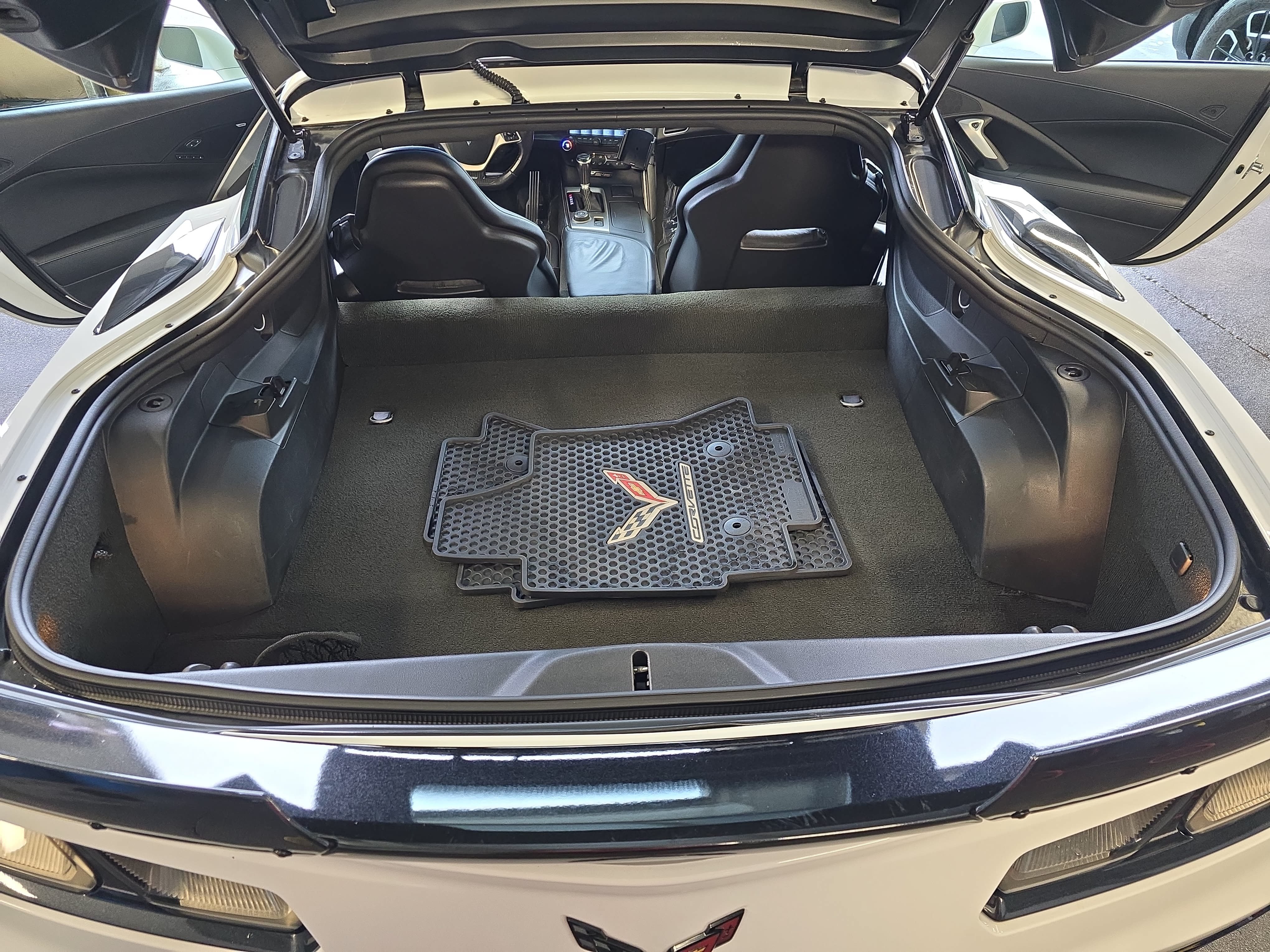 Used 2015 Chevrolet Corvette Z06 w/ 2LZ Preferred Equipment Group RWD image 13
