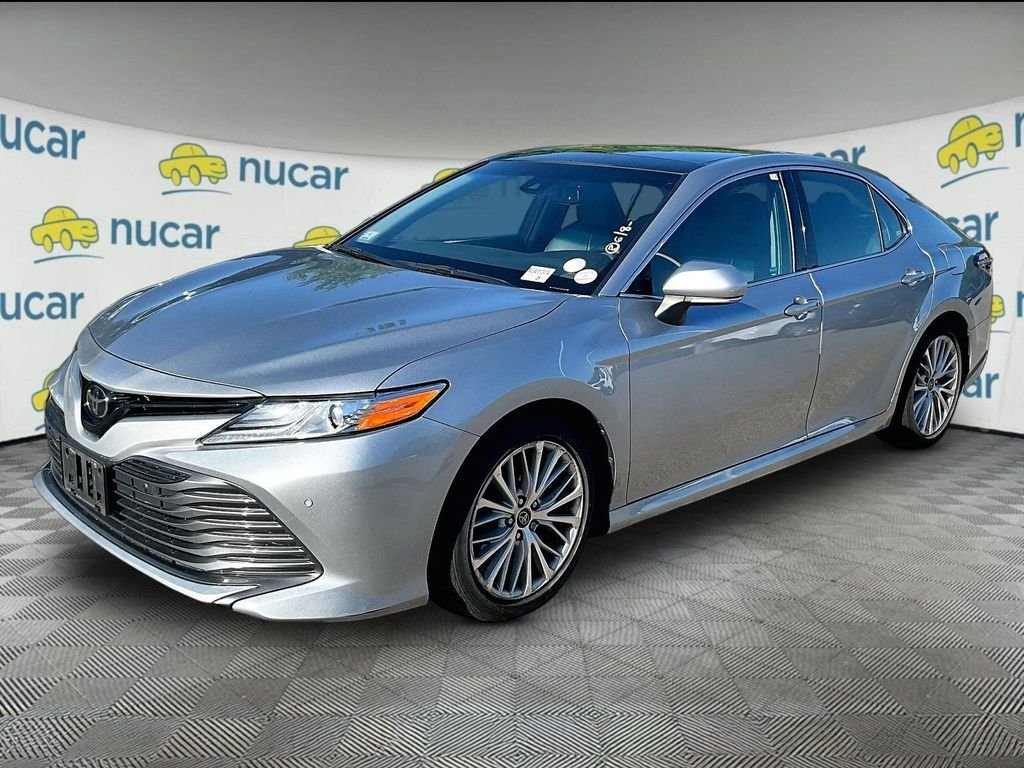 Certified 2018 Toyota Camry XLE FWD image 3