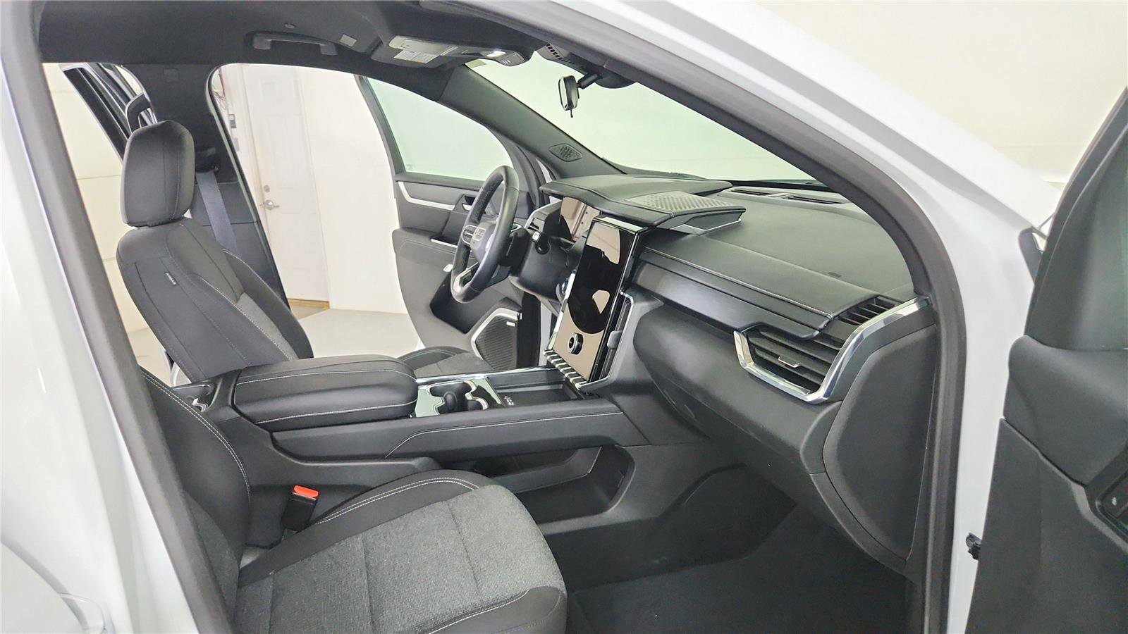 New 2025 GMC Acadia Elevation image 21