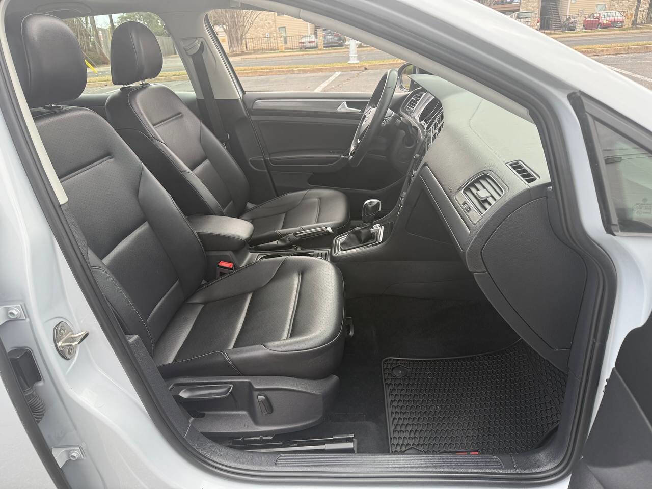Used 2020 Volkswagen Golf 4-Door image 13