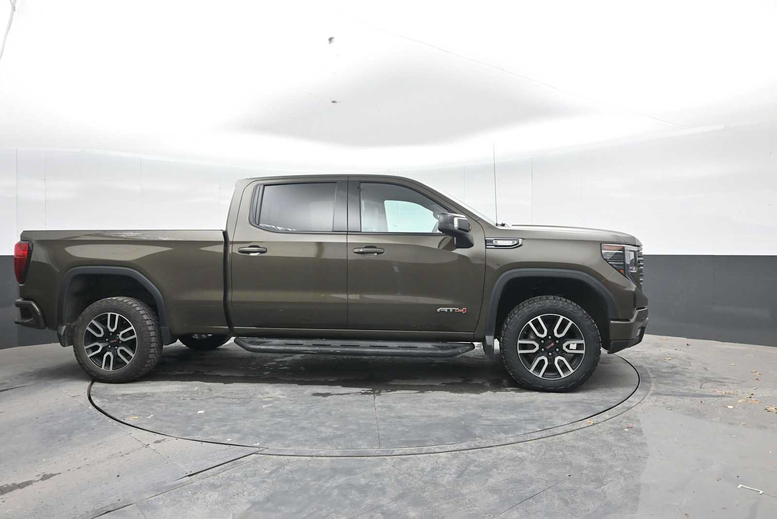 Used 2023 GMC Sierra 1500 AT4 w/ AT4 Premium Package AWD/4WD image 9