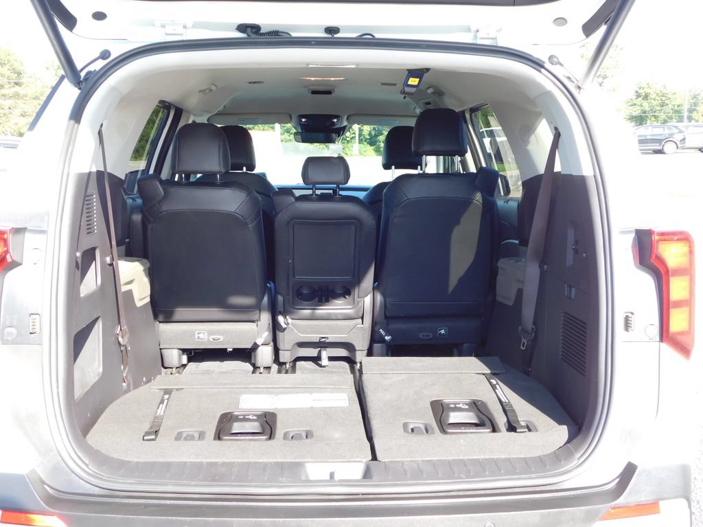 Used 2025 Kia Carnival EX FWD image 26