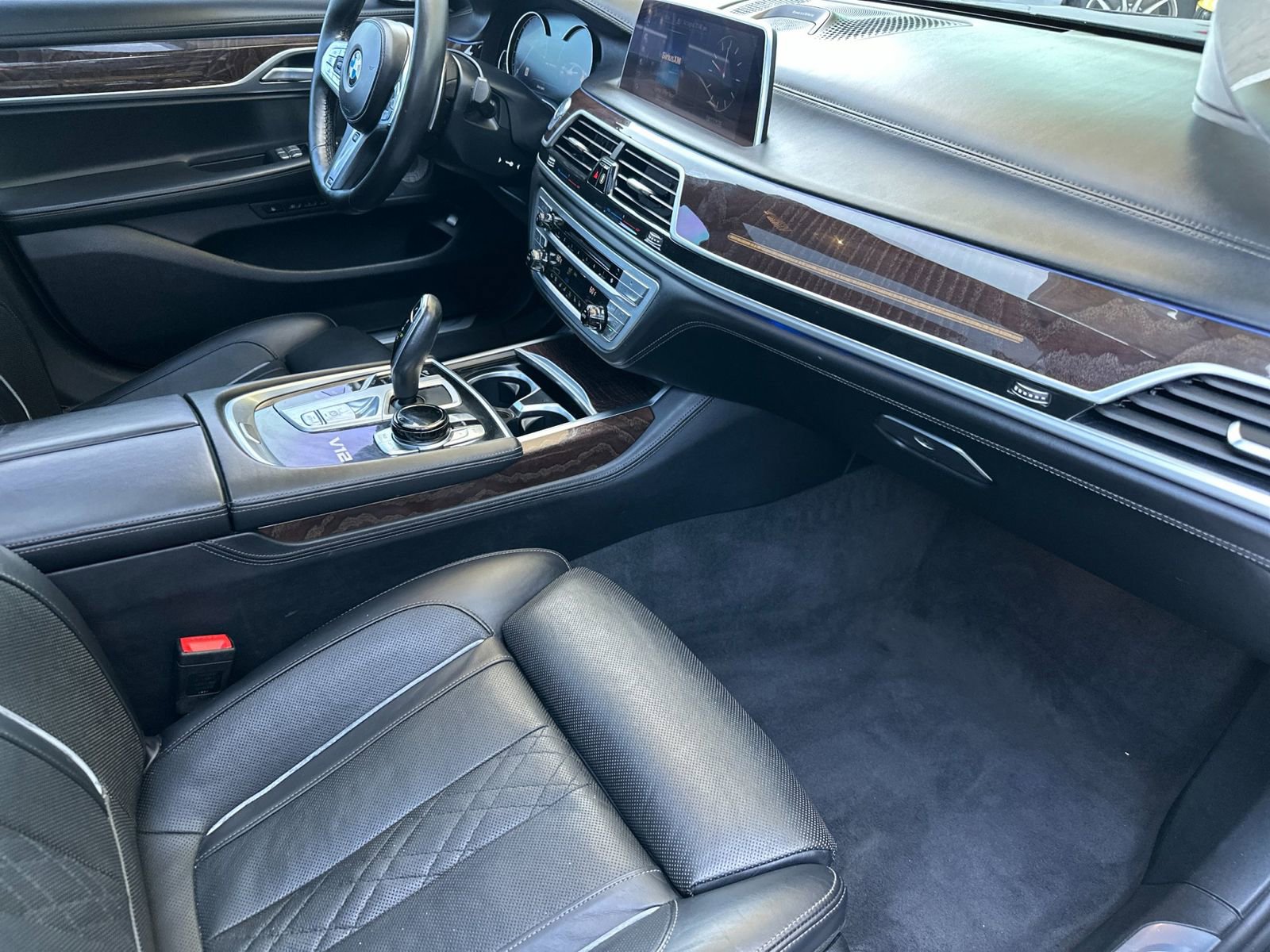 Used 2019 BMW M760i xDrive w/ Luxury Rear Seating Package AWD/4WD image 16