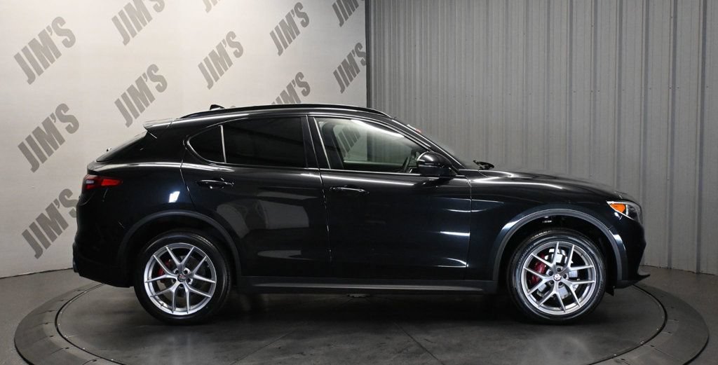 Used 2019 Alfa Romeo Stelvio Sport w/ Quick Order Package 22K Sport RWD image 4