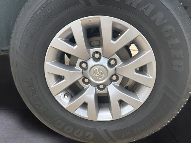 Used 2017 Toyota Tacoma SR5 w/ Tow Package image 10