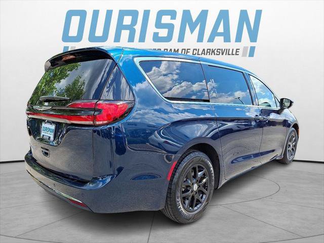 Certified 2023 Chrysler Pacifica Touring-L FWD image 6