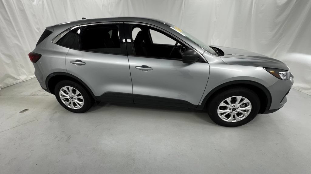 Used 2024 Ford Escape Active AWD/4WD image 2