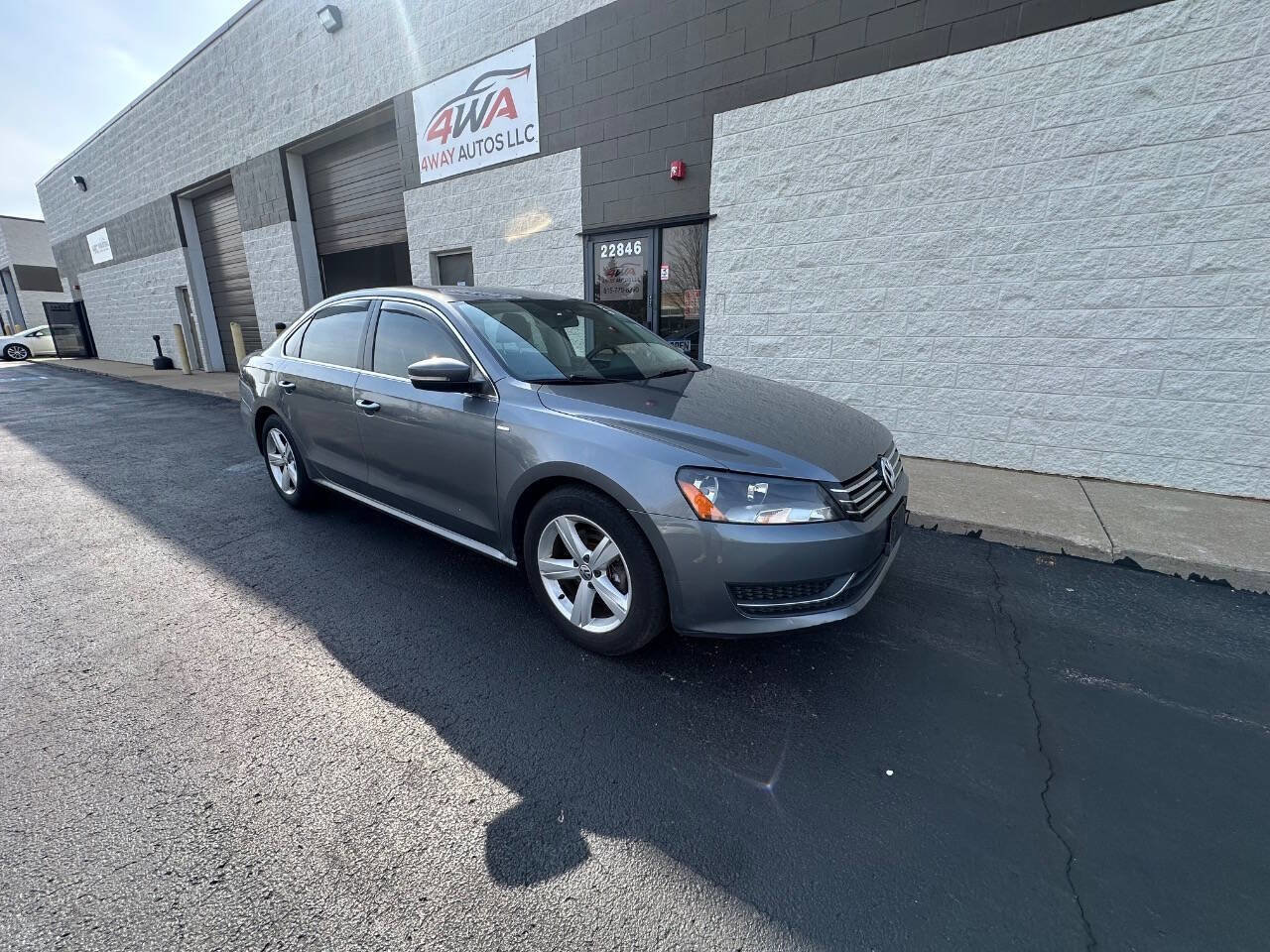 Used 2014 Volkswagen Passat 1.8T Wolfsburg Edition FWD image 2