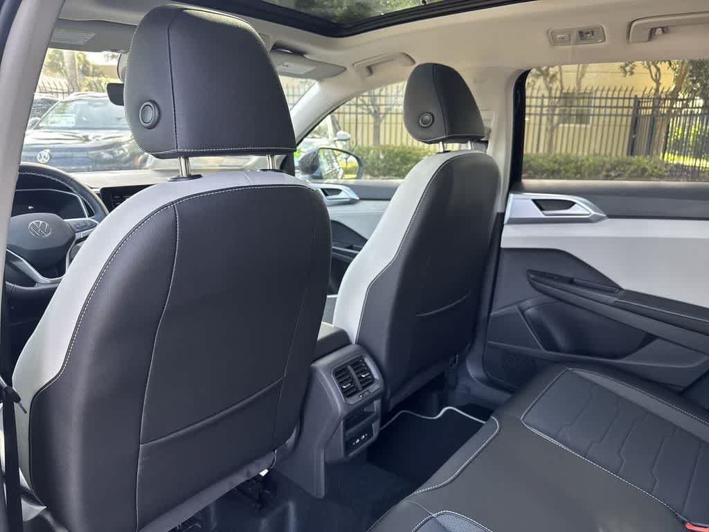 New 2026 Volkswagen Taos SE FWD image 23